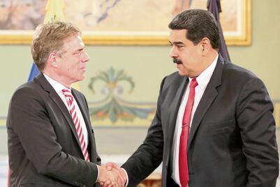 Washington eleva presión al entorno de Maduro