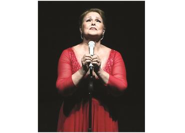 Lupita D'Alessio celebra 11 años de estar libre de las adicciones