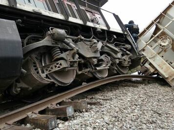 Inicia desalojo de 150 trenes varados por choque en Veracruz