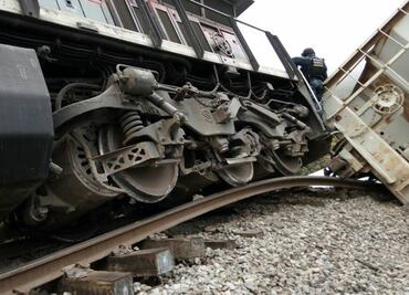 Inicia desalojo de 150 trenes varados por choque en Veracruz