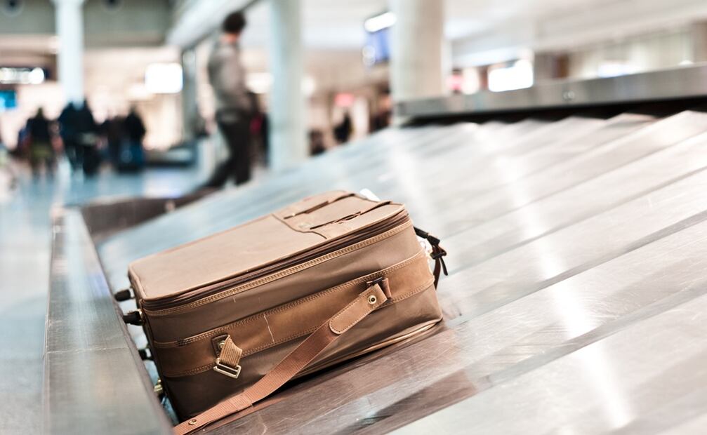 Cada aeropuerto tiene sus reglas respecto al equipaje. Foto: iStock