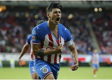 Alan Pulido podría regresar al Guadalajara para el siguiente torneo