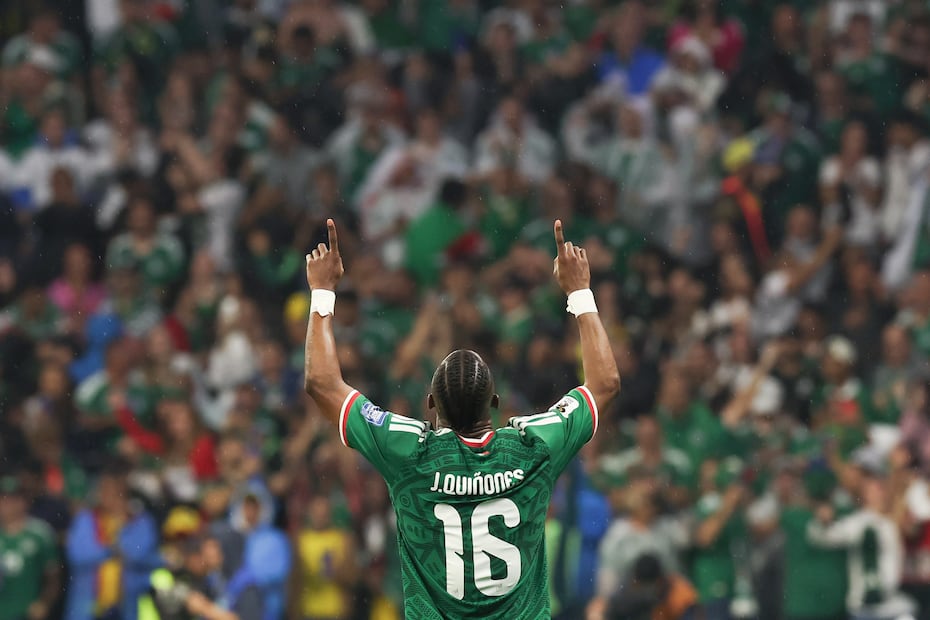 Julián Quiñones con la Selección Mexicana, durante los 16vos de Final del Mundial de 2026 contra Ecuador - Foto: EFE