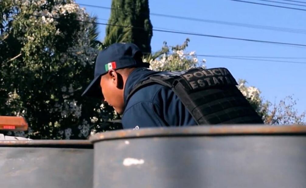 Autoridades resguardan contenedores con líquidos químicos para hacer drogas (04/11/2025). Foto: Especial