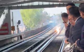 Suspenden estaciones de la L4 del Metro CDMX; reportan cortocircuito en zona de vías