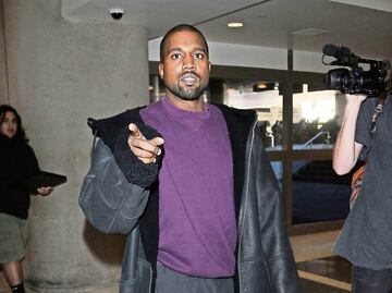 Kanye West dice que quería votar por Trump; lo abuchean
