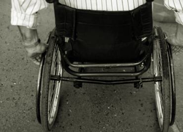 Hallan muerto a un hombre en silla de ruedas en el Centro