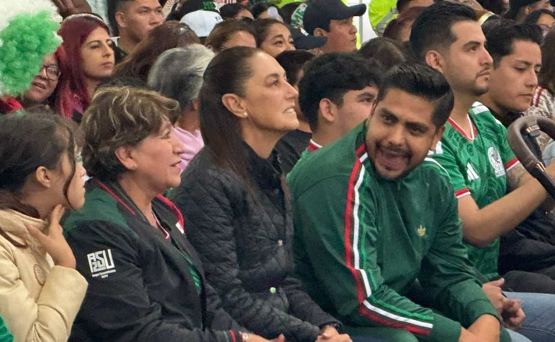 La gobernadora del Estado de México, Delfina Gómez, la presidenta de México, Claudia Sheinbaum, y el presidente municipal de Nezahualcóyotl, Adolfo Cerqueda, en el ayuntamiento de dicho municipio mexiquense, antes del partido de futbol entre Inglaterra y México. Foto: Salvador Corona / EL UNIVERSAL
