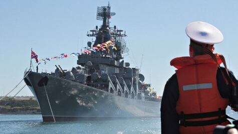 Moscú admite el hundimiento de su buque Moskva en el mar Negro tras daño en una explosión