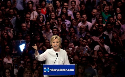 Pueden ser lo que quieran, hasta presidentas: Clinton a niñas