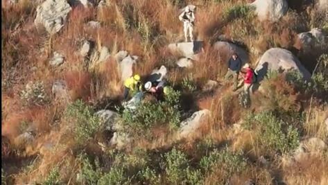 ¡Por una foto! Rescatan en zona montañosa de Tecate a madre e hijos de origen chino; uno muere