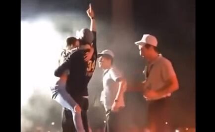 Fan se le cuelga a Enrique Iglesias y él reacciona así