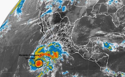 Hurricane Sandra strengthens off Mexico's Pacific coast