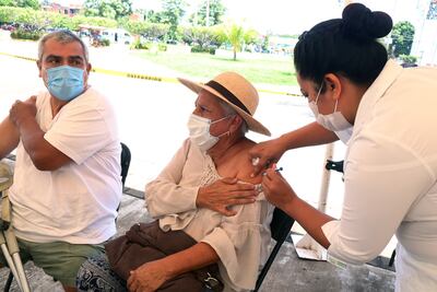 Llegan de Guatemala a México en busca de la vacuna