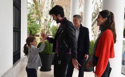 Sebastián Yatra sorprende a la hija del presidente argentino Macri