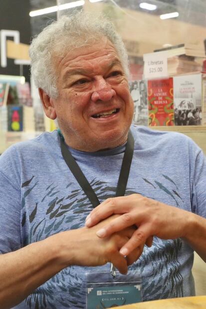 "Vivimos es un mundo muy violento, de muchos tipos de violencia": Francisco Goldman, escritor y periodista