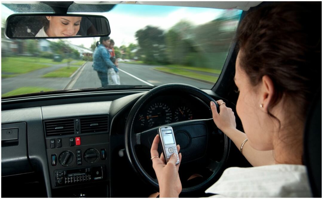 El 56% de los encuestados -frente al 62% de 2016- mencionó el consumo de alcohol y de drogas como causa de muertes al volante