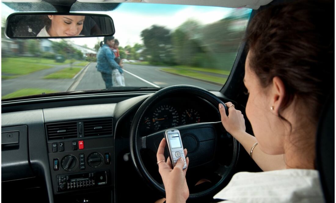 El 56% de los encuestados -frente al 62% de 2016- mencionó el consumo de alcohol y de drogas como causa de muertes al volante