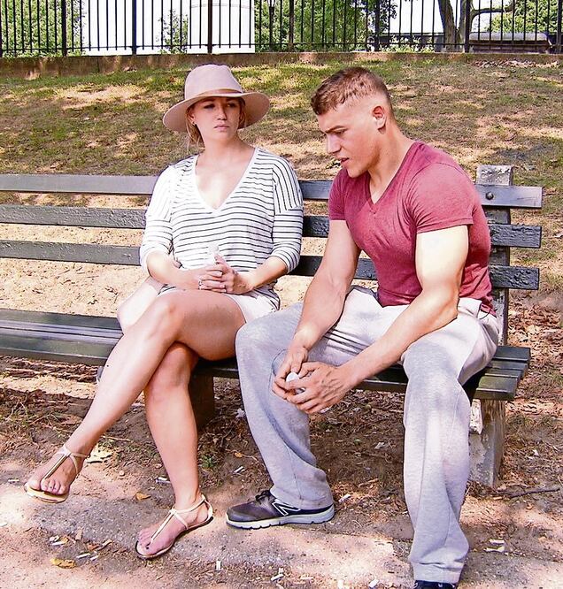 El programa ahonda en la vida de dos parejas que se casaron sin conocerse (A&E)