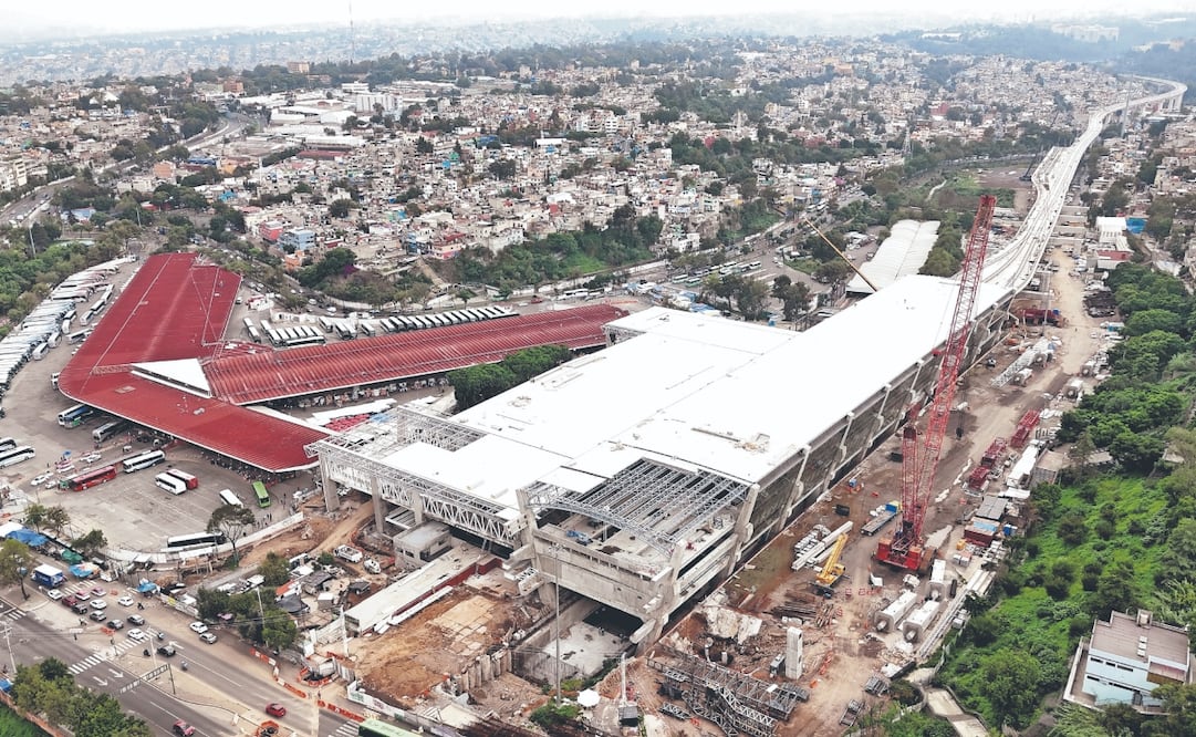 Tras cinco años de que los gobiernos federal y de la Ciudad de México retomaron el proyecto del Tren Interurbano México-Toluca, la obra se encuentra a un paso de concluir el tramo de Santa Fe a Observatorio, indica la Agencia Reguladora del Transporte Ferroviario. En la imagen, las obras en la estación Observatorio. Foto: de DIEGO PRADO. EL UNIVERSAL