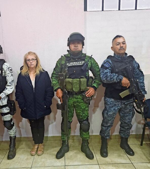 Yolanda Sánchez Figueroa fue custodiada por militares, la Guardia Nacional y policías tras su liberación. Foto: Especial
