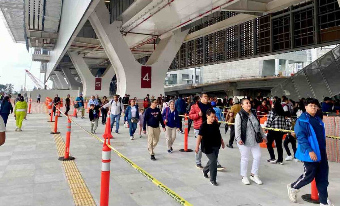 El tiempo de espera desde que uno se forma en la fila hasta entrar a un vago fue de casi 40 minutos. Foto: Valente Rosas/EL UNIVERSAL
