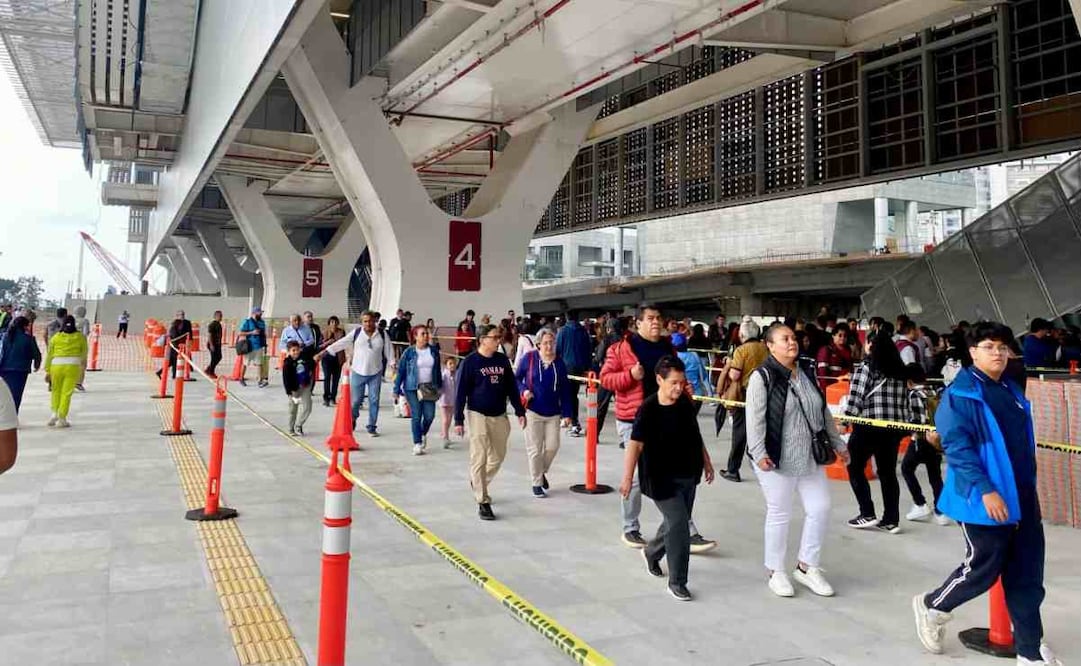 El tiempo de espera desde que uno se forma en la fila hasta entrar a un vago fue de casi 40 minutos. Foto: Valente Rosas/EL UNIVERSAL