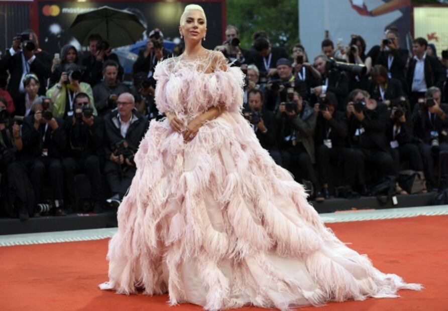 5 looks de alfombra roja de Lady Gaga que nos ha quitado el aliento