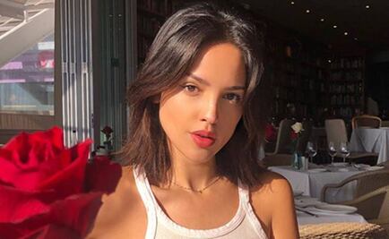 Eiza González luce sus curvas con ajustada prenda
