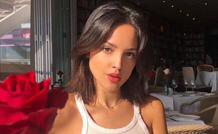 Eiza González luce sus curvas con ajustada prenda