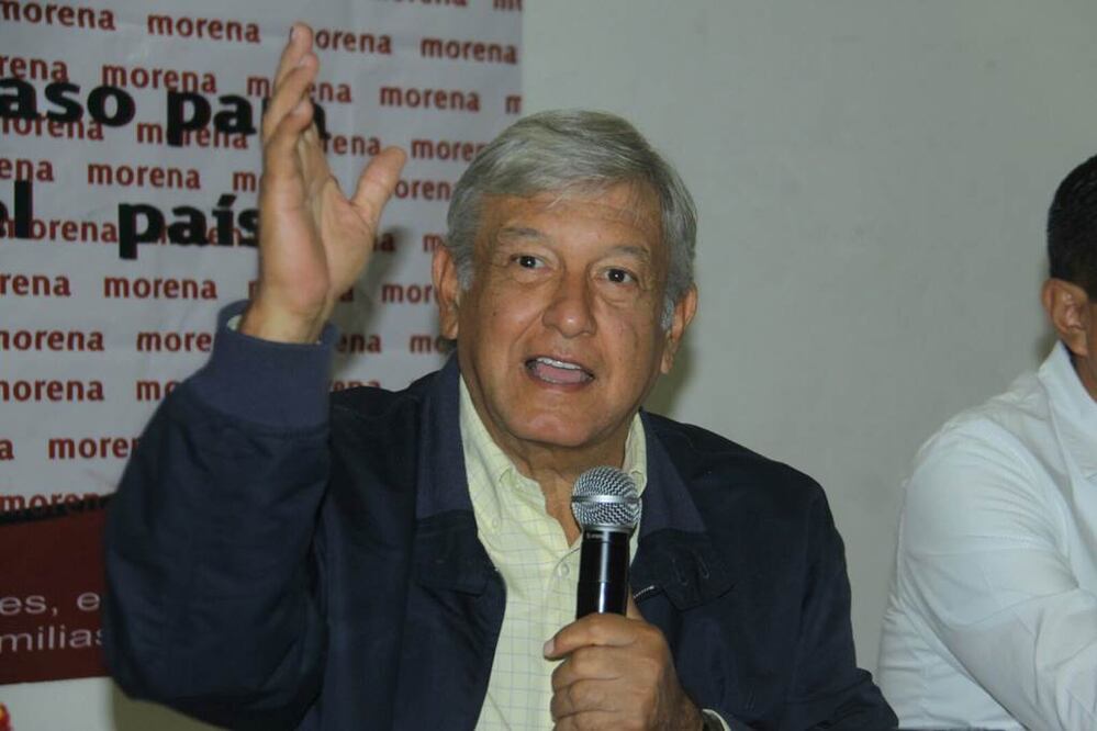 Andres Manuel López Obrador durante su gira de trabajo en Oaxaca. (Foto: Agencia Quedratín)