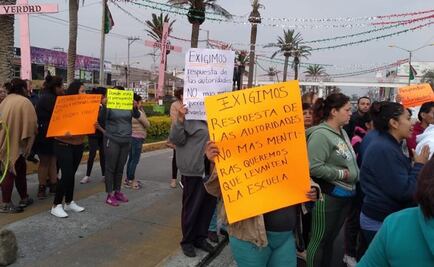 Padres de familia bloquean avenida Chimalhuacán por escuela dañada