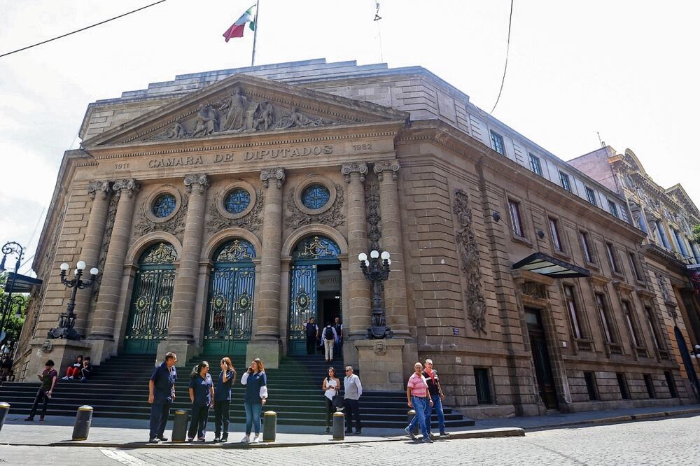 Equipos de cómputo, aparatos audiovisuales, muebles, autos, herramientas del Congreso capitalino, entre otros, se deprecian cada año. Foto: Archivo | El Universal