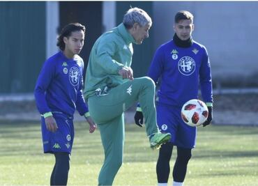 Lainez está 'muy verde' para el nivel del Betis: Quique Setién