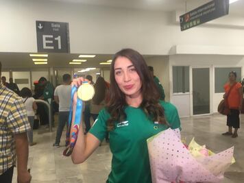 Con sentimientos encontrados, atletas mexicanos vuelven de Panamericanos