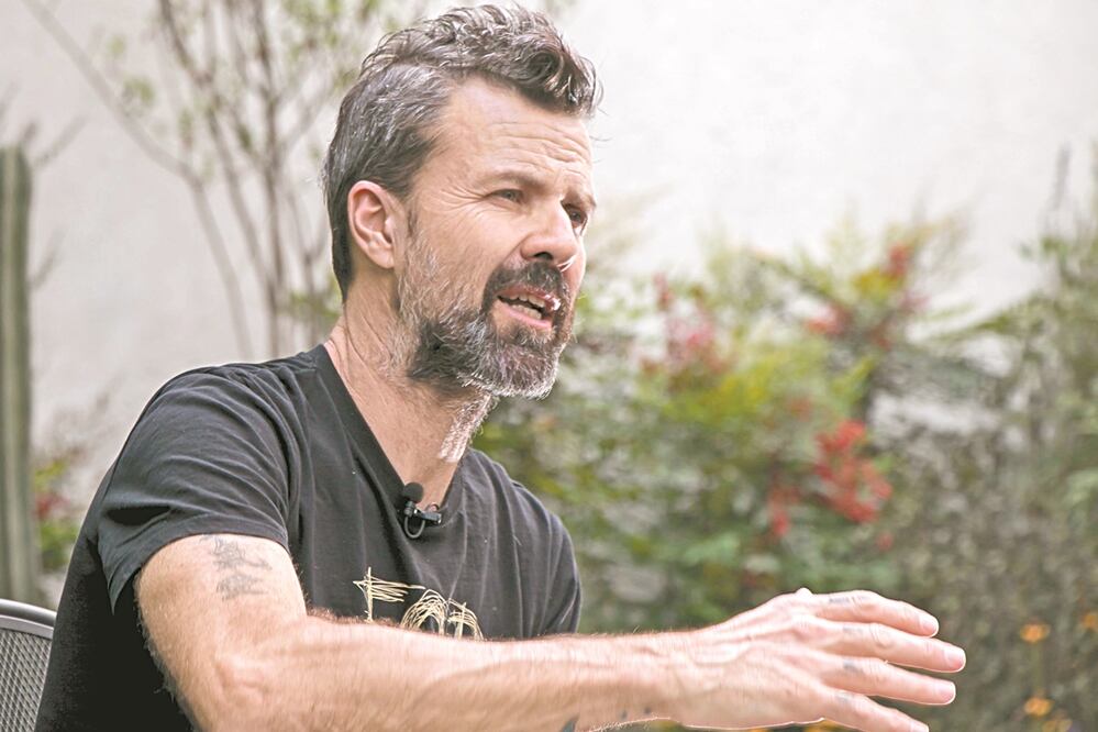 El cantante de Jarabe de palo platicó con Évole y, aunque se le notaba débil, el periodista señala que durante la conversación eso se olvidó. Foto: CLASOS