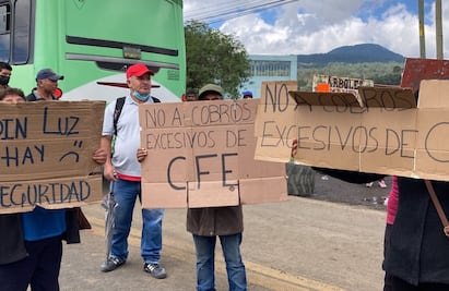 Cumple más de 2 horas bloqueo en la México- Cuernavaca; denuncian cobros excesivos en servicios de luz