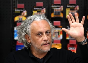 De una caja de zapatos a un "Oroxxo", las obras más polémicas de Gabriel Orozco