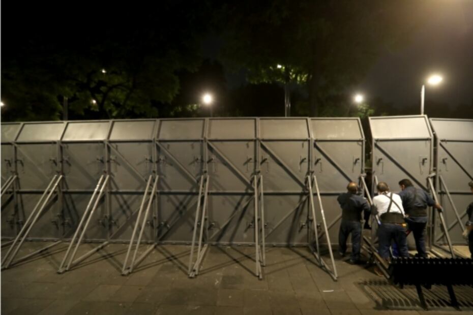 Amurallan primer cuadro de la CDMX previo a marcha feminista