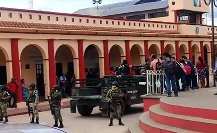 Retienen a regidora y secretario municipal de Simojovel, Chiapas