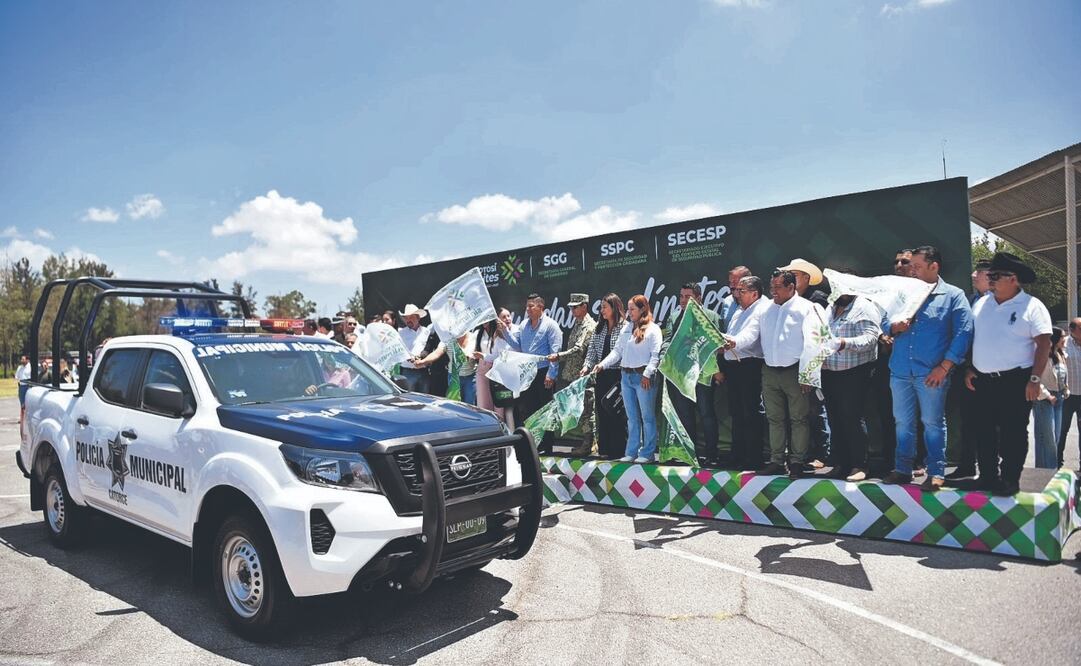 El gobernador Ricardo Gallardo entregó 106 patrullas a los municipios para fortalecer y preservar la tranquilidad de las familias que habitan en las cuatro regiones del estado. Foto Especial