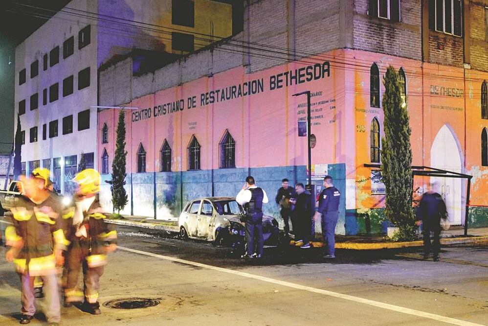 El auto compacto Ford Fiesta, con placas de circulación MPC 71-94, tenía reporte de robo desde el 10 de junio del presente año. Foto: LUIS CARBAYO. CUARTOSCURO