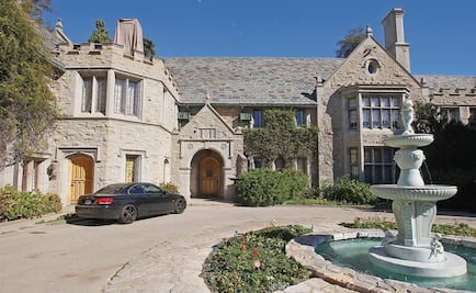Hugh Hefner vende masión de Playboy a Twinkie