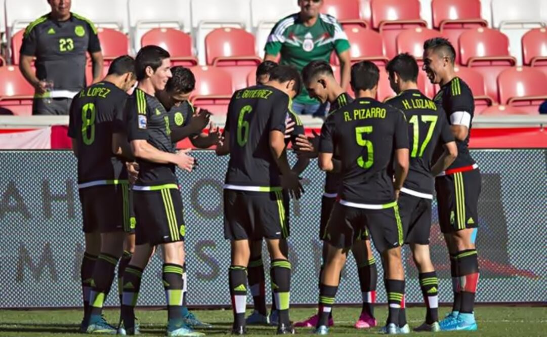 Mexico celebrates a 2-0 victory over Canada. (Photo: Imago7)