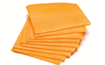 Estos son los "quesos" amarillos que hacen trampa, según la Profeco