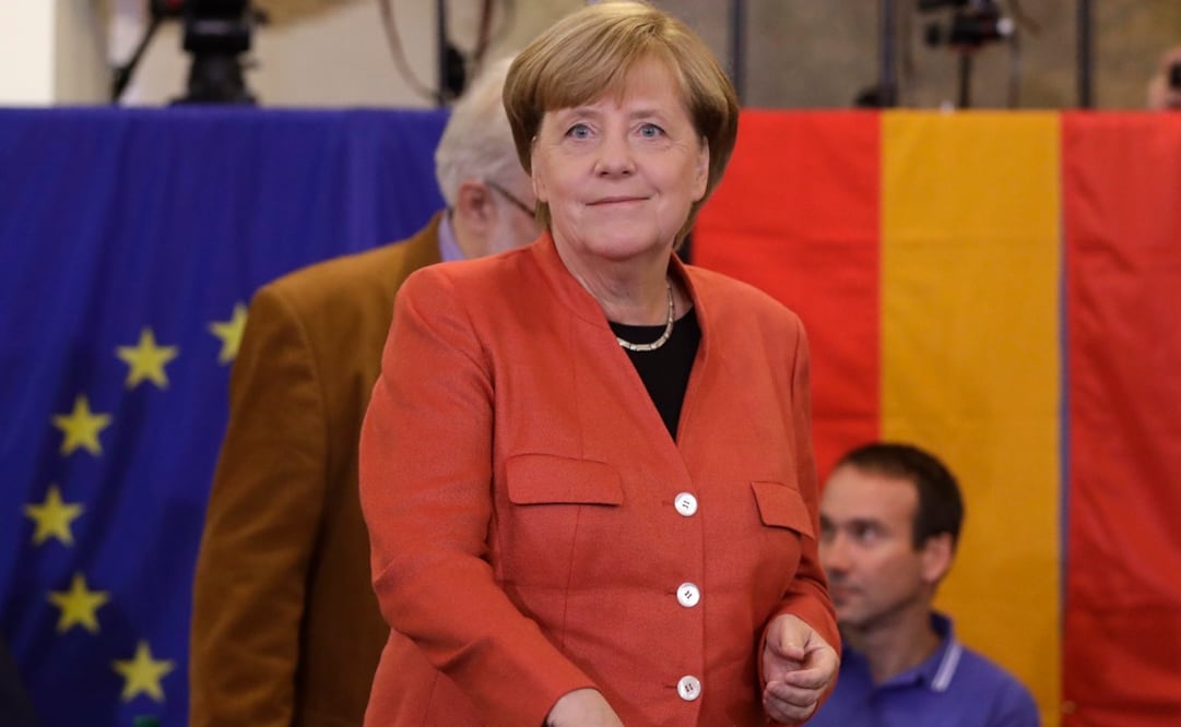 La canciller alemana Angela Merkel vota en Berlín, Alemania (Foto: AP)