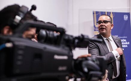 Juan Gabriel se lleva de corbata a Nicolás Alvarado