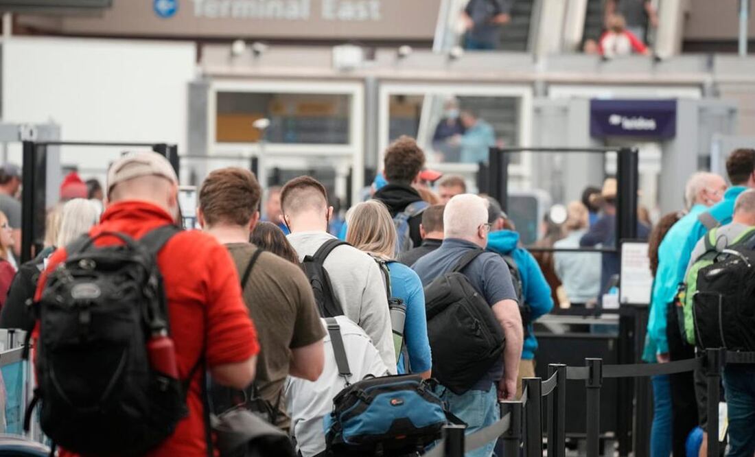 Este sábado la Administración Federal de Aviación (FAA) ha informado de paradas temporales de las operaciones en tierra en la terminal de Chicago y en el JFK por la falta de controladores. Foto ilustrativa: Archivo/AP
