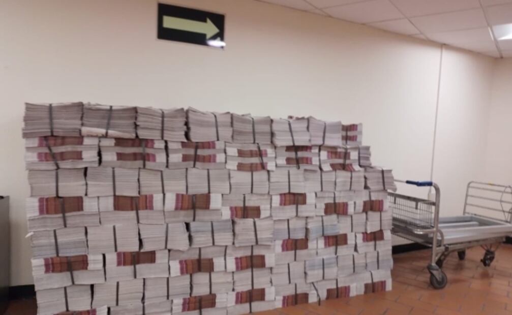 Denuncian resguardo de paquetes con propaganda de Morena en la Cámara de Diputados