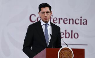 Él es Roberto Velasco Álvarez, relevo de Juan Ramón de la Fuente en la SRE; esta es su trayectoria